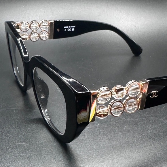 CHANEL Black Cat-Eye Sunglasses with Gold Crystal Link Temples - Picture 2 of 6